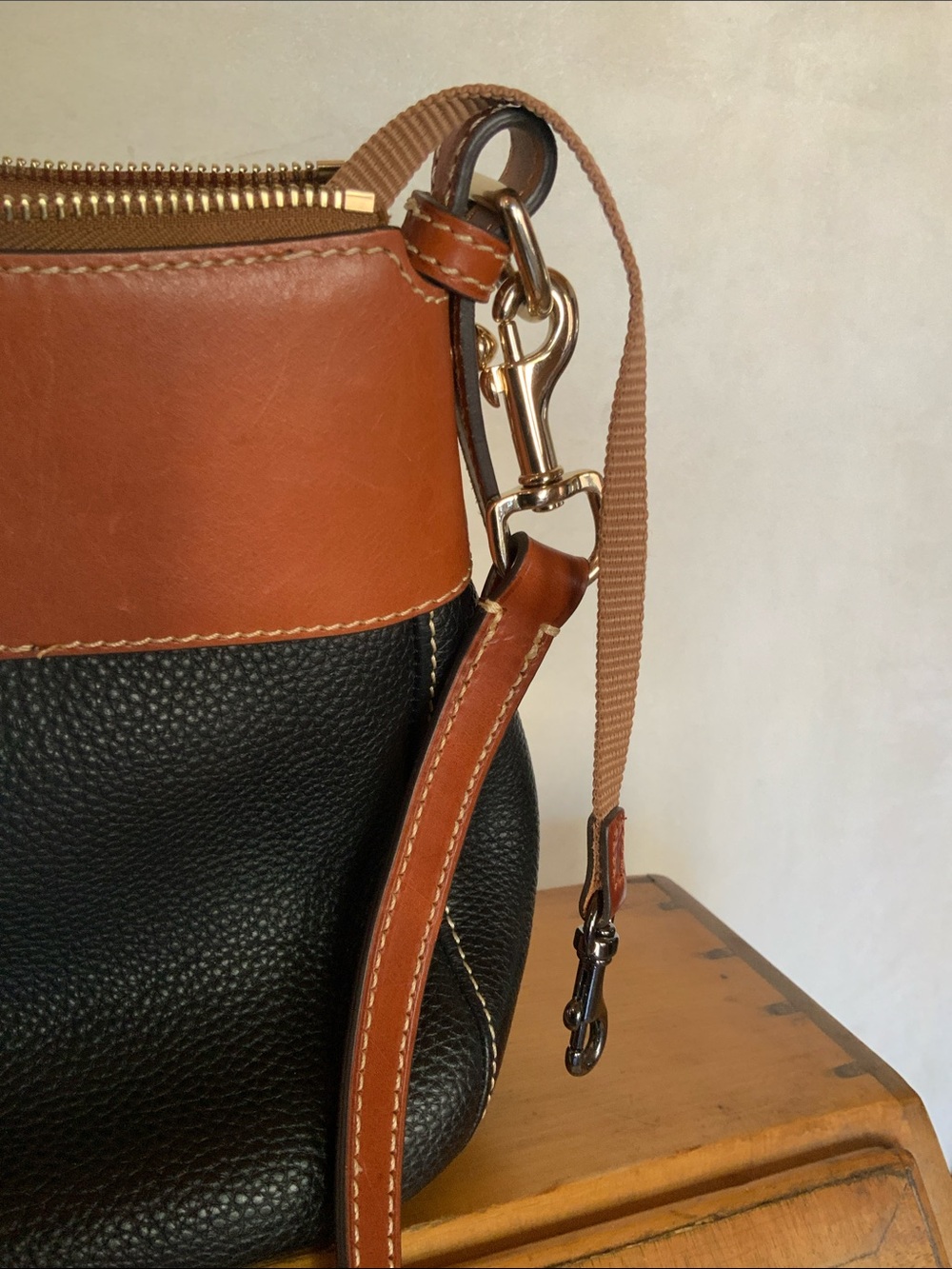 Dooney Bourke Pebble Grain Crossbody 25 - Picture 14 of 16